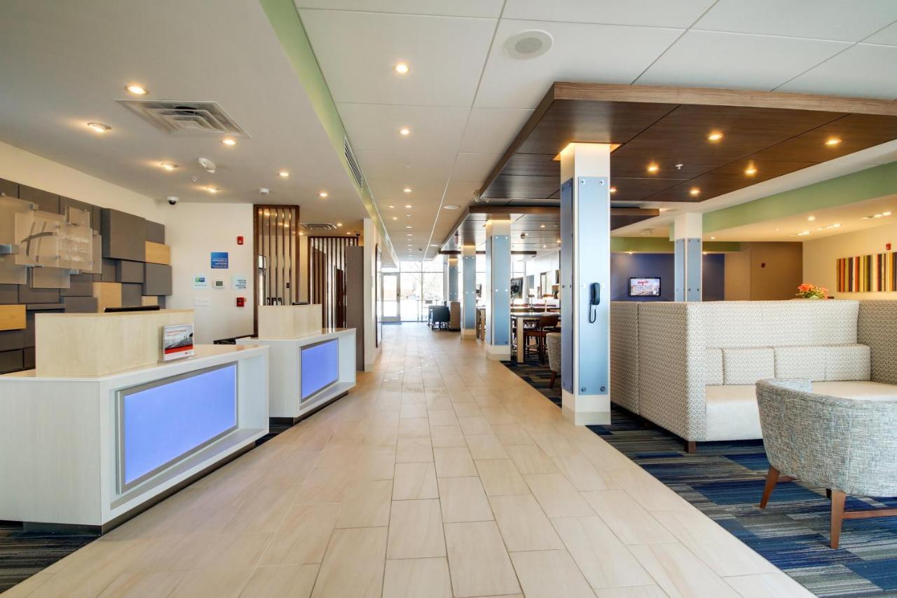 Holiday Inn Express & Suites Galesburg By Ihg Exterior foto