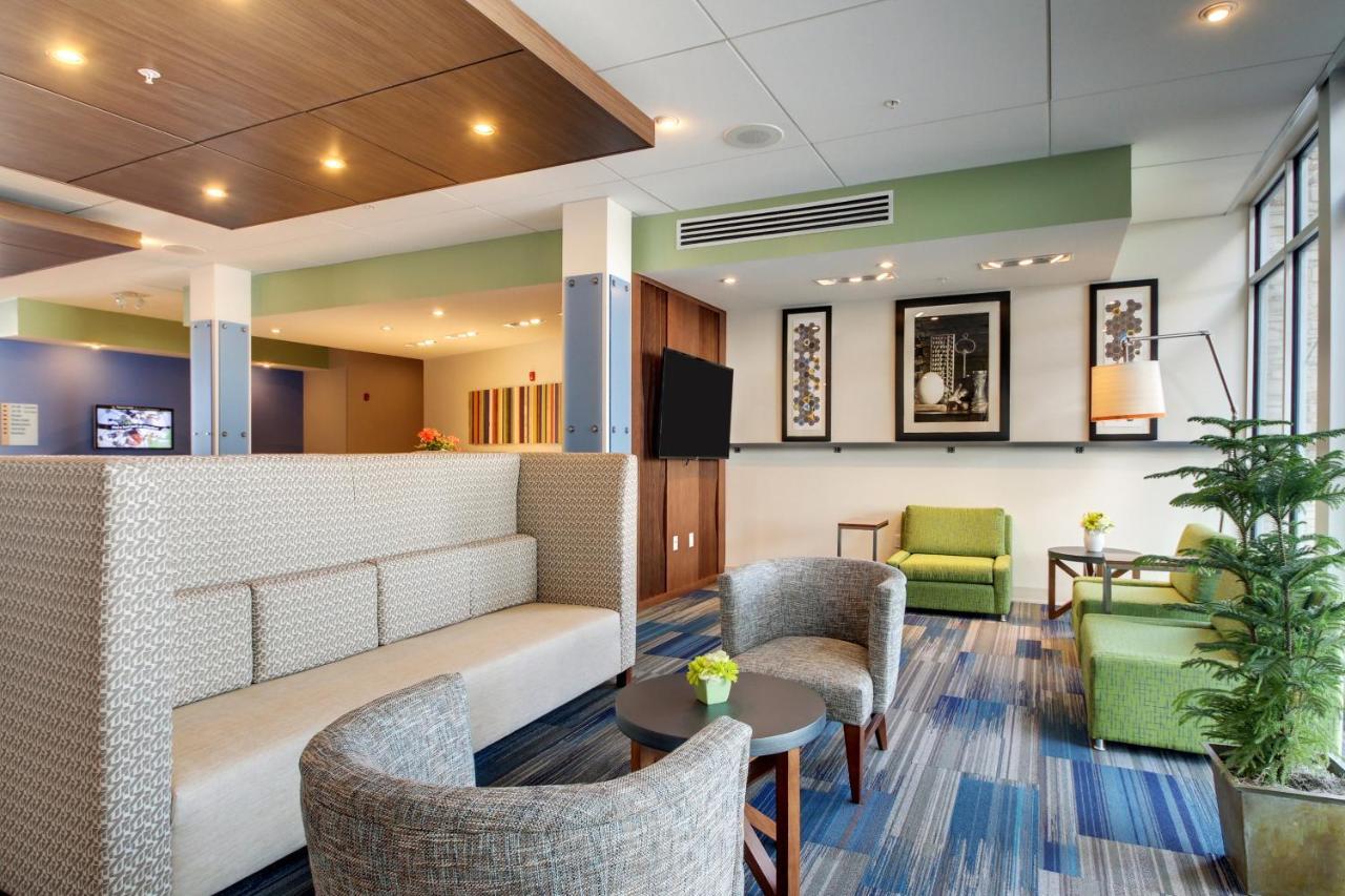 Holiday Inn Express & Suites Galesburg By Ihg Exterior foto