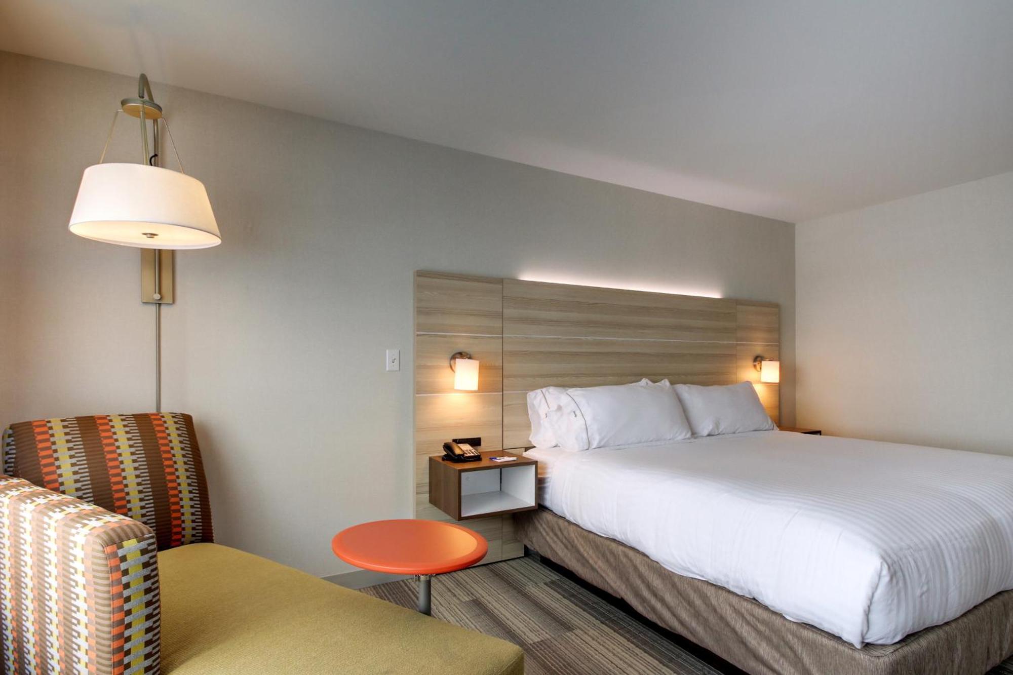 Holiday Inn Express & Suites Galesburg By Ihg Exterior foto