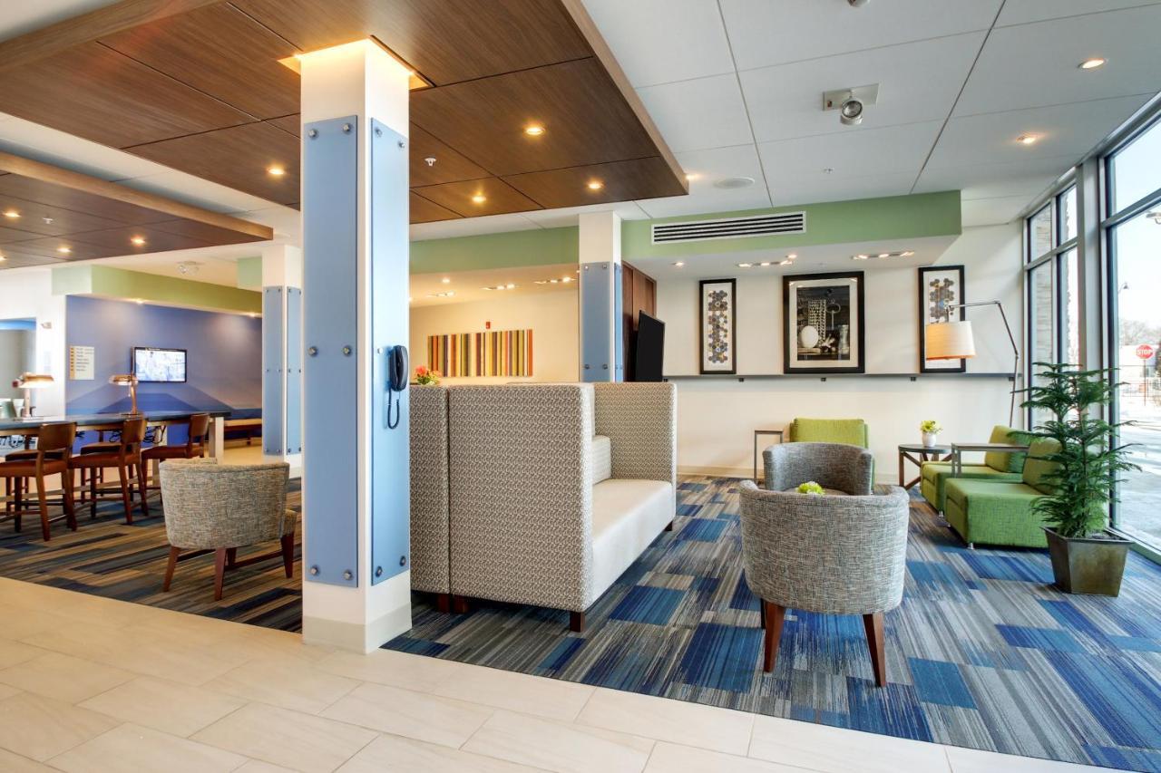 Holiday Inn Express & Suites Galesburg By Ihg Exterior foto