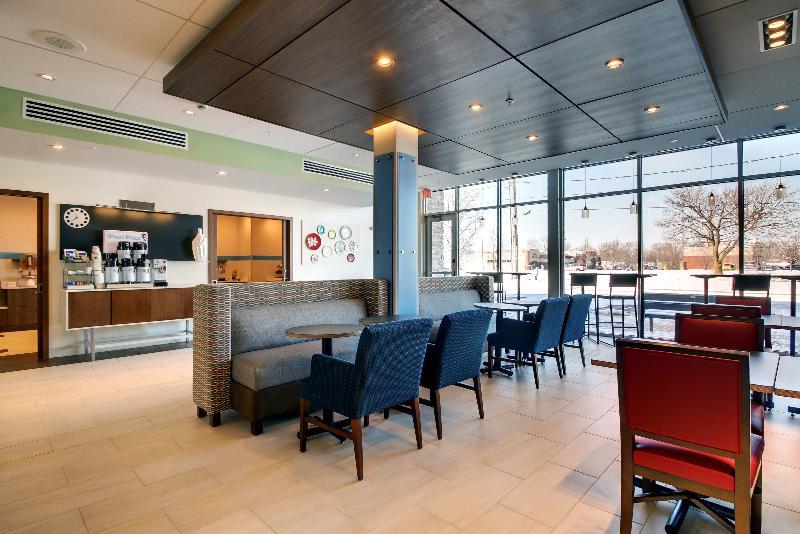 Holiday Inn Express & Suites Galesburg By Ihg Exterior foto